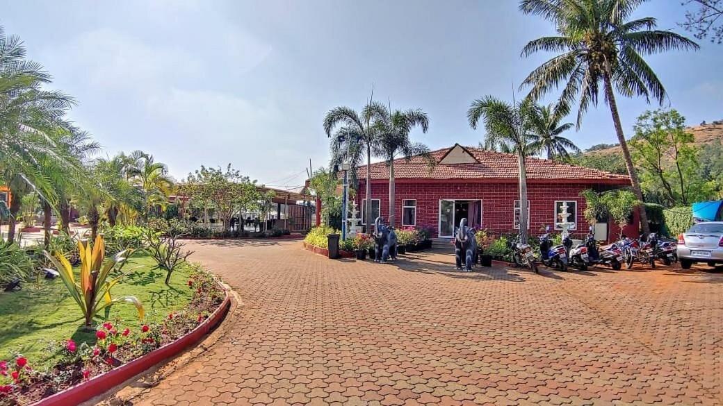 Whispering Woods Resort Lonavala Exterior photo