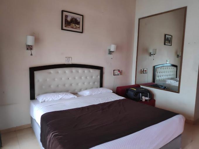 Whispering Woods Resort Lonavala Exterior photo